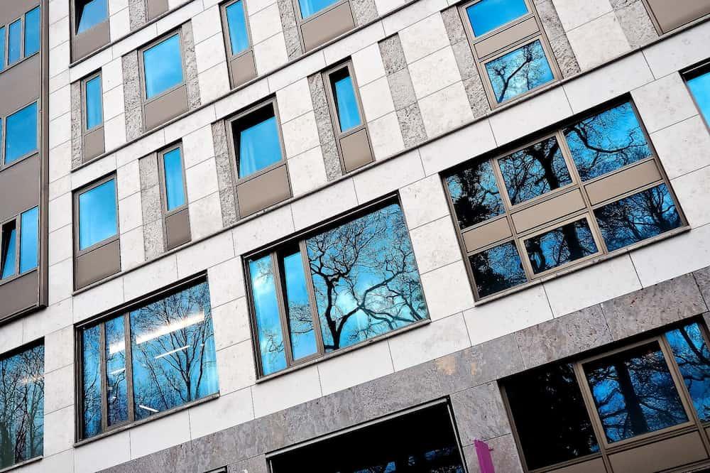 TOP-SELLING TOOLS FOR GLASS HANDLING AND GLAZING PROFESSIONALS