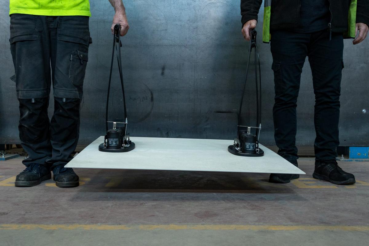 Ensuring a Flawless Lift: Key Considerations for Lifting Large Glass Panels with GGR Glass